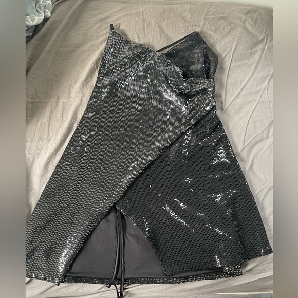 Garage wrap sparkly dress - Picture 2 of 4